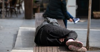 חסר בית צבר חוב של 440 אלף שקל – וישלם 400 שקל בחודש