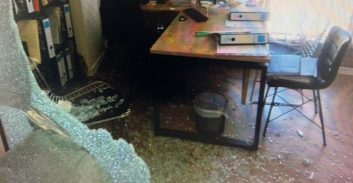 חשד: מוכרים למשטרה פרצו למשרד של עורכת-דין לענייני משפחה וגרמו נזק