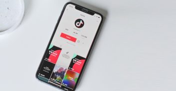 משפחה תובעת רבע מיליון מאישה בטענה שהפיצה עלילות על רקע רומנטי