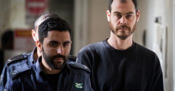 אישום חריג נגד גרפיקאי ב"הארץ" על הסתה לאלימות במאמר שפרסם בעיתון