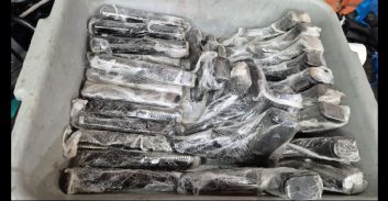 אישום: נסעו ל"טיול" בירדן וחזרו עם 29 אקדחים מוסלקים בדופן הרכב