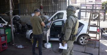 ביחידת אתגר מחדדים את האיסור לתיקון רכבים בשטחי הרשות הפלסטינית