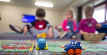 פתיחת שנת הלימודים בצל-המלחמה: האם הילדה תמשיך ללמוד בגן ללא ממ"ד?