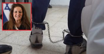 חשוד בדקירה והחזקת-סמים הובא לדיון באיחור ארבע שעות, השופטת שחררה אותו