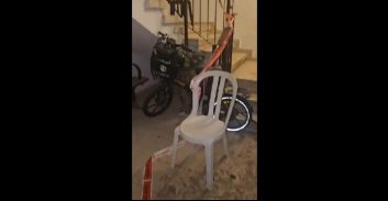 בת-ים: חשד לרימון בכניסה לבניין ופיצוץ במחסן שגרם להצתה ברב קומות