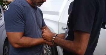 נתניה: ארבעה חשודים בהחזקת קריסטל וסחר בסמים