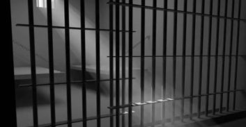 אסיר עולם מכלא איילון התמוטט בתאו ומת בבית חולים