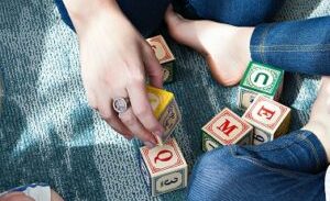 השופטת השתכנעה: נאשמת בגרימת חבלות לילדיה תשוחרר למעצר בית