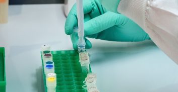 לא יורחק משירות-המדינה עובד בנק הדם שריצה מאסר על התעללות באשתו