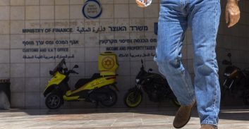 עובד מס-הכנסה בחיפה חיפש דירה להשכרה, וזיכה את עסק המשכיר בהחזר-מס