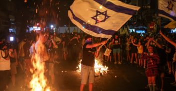 בית המשפט דחה בקשות מעצר ל-18 מפגינים, ביניהם קצין-מילואים, איש-שב"כ ועורך-דין