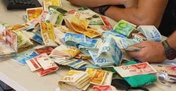 אישום: דרשו באיומים מהאב לשלם את החוב שהותיר בנו שהתאבד