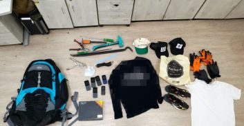 אישום: בחורים מהדרום פרצו לבתים בשרון, עקרו כספות וגרמו נזקים למבנה  