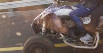 חשד: אב ובנו תקפו ודקרו אדם שניסה לגנוב מהם טרקטורון