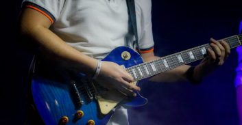 אשת המוסיקאי: אני זכאית ליותר ממחצית התמלוגים שלו במסגרת הגירושין