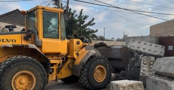 לוד: המשטרה הרסה חומה אצל אבו-זייד, והורידה מצלמות לוואחוואח