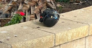 מטען נמצא סמוך לבניין בפתח תקווה