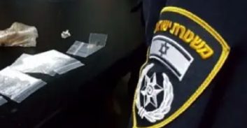 רמת-גן: צעיר נאשם בהחזקת קילו קוקאין וסמים נוספים בדירה וברכב