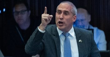 הממשלה מקדמת הצעת חוק של ח"כ מילביצקי להגבלת הלשכה וקיצוץ דמי-החבר