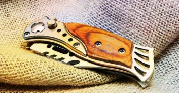 סכין מתקפלת וחשיש לצריכה עצמית אינם מצדיקים הארכת מעצר