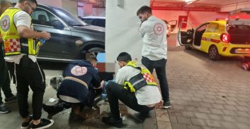 פצוע ועצורים באירוע דקירות ודריסה בנתניה