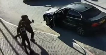 צפו: נאשמים שחטפו את אמם כי סירבה לתת להם כסף לסמים