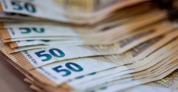 כתב אישום: לאחר שהחייב הפסיק לשלם היכו אותו ושדדו את רכבו