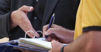 נדחתה דרישת עורך-דין לקבל שני מיליון דולר בגין הפרת הסכם גירושין