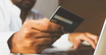 חשד: השתלט על מספרי טלפון ופרטי אשראי ועקץ 400 אלף שקל