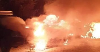 אישום: הצית מרצדס וגרם 100,000 ש' נזק בשל סכסוך עסקי