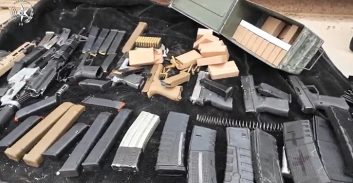 צפו בסרטון: מצבור נשק ו-30 שב"חים נתפסו במפעל ברהט