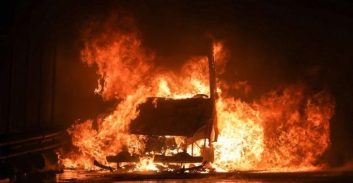 כתב אישום: עבריין המזוהה עם מיכאל טנסקי הורה להצית רכב שב"ס