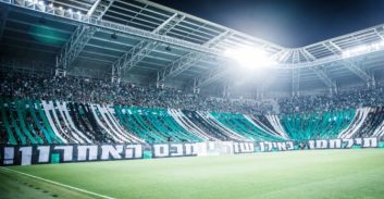 אישום: מכר את אותו מנוי למשחקי מכבי חיפה למספר אנשים שונים