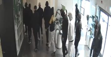 תיק "הפשיטה" על הבניין בקריית-ים: שמוליק הרוש והחשודים האחרים שוחררו בתנאים