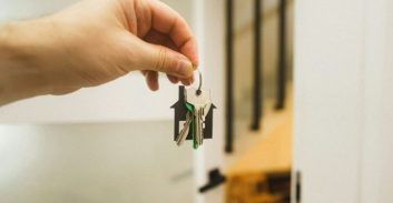 בוטל אישום נגד אשה שהואשמה בתקיפה וגרימת נזק לבן זוגה