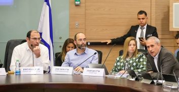 ראשי המחוזות בלשכת עורכי הדין הזהירו בכנסת מ"חיסול פעילותם"