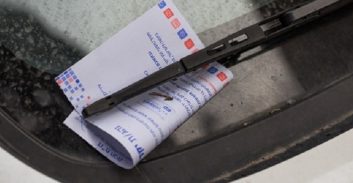 רפורמת החניה בתל אביב: התוכנית החלופית של חולדאי וההטבה שעלולה להיעלם