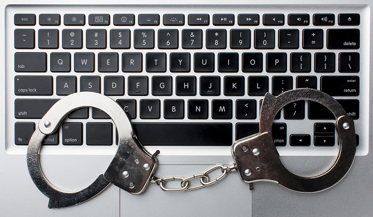 מקלדת מחשב ואזיקים