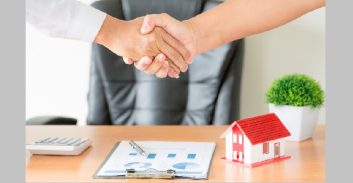 רחובות: שותף בקבוצת-רכישה השתלט על דירה ששייכת לשותפיו בעת ששהו בחו"ל