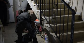 שופטת שחררה חשוד בהחזקת אקדח: "דרך ניהול החקירה מצערת, בלשון עדינה"