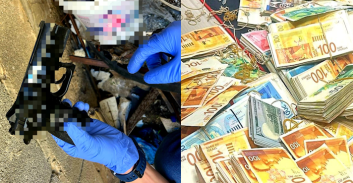 גליל מערבי: המשטרה פשטה על בית ותפסה 1.5 מיליון ש"ח ונשק טעון