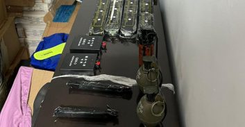 פרסום ראשון: נעצר חשוד בהחזקת מצבור אמל"ח בקרית אונו