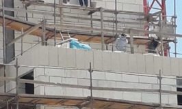 מעצר בית לחשוד בהסעת והעסקת שב"חים באתר בנייה בחדרה