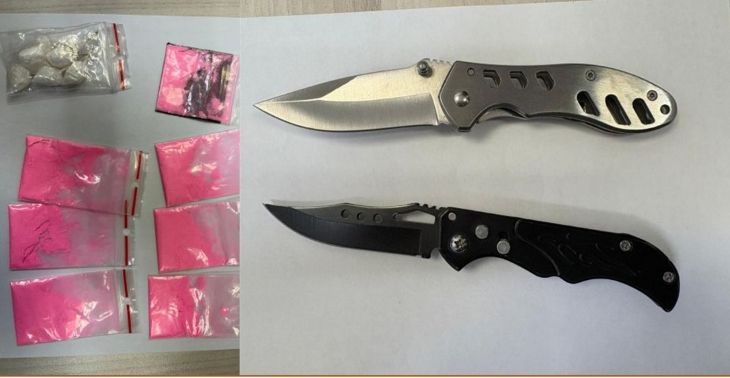 סמים סכינים מסיבה חדרה