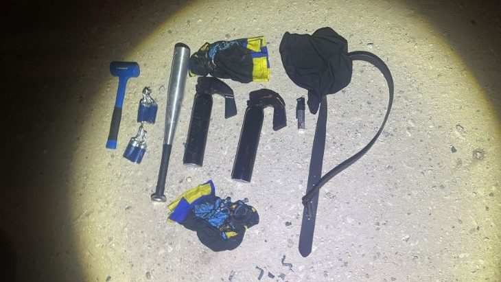 אוהדים אמצעים פירוטכניים חבלנים