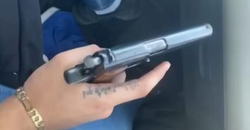 הקעקוע הייחודי בסרטון הפליל נאשם בהחזקת אקדח בנצרת