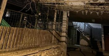 כתב אישום: תקף את בת זוגו בנוכחות השוטרים, ואיים גם עליהם