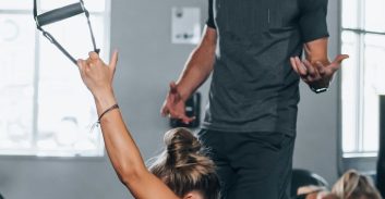 צפון תל אביב: מאמן כושר של סלבס נעצר בחשד לאונס צעירה