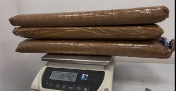 מוכר למשטרה נחת מבריסל ונתפס בנסיון הברחה של 10 ק"ג קטמין