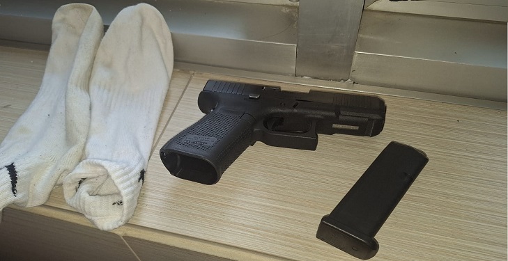 אקדח גלוק וגרביים